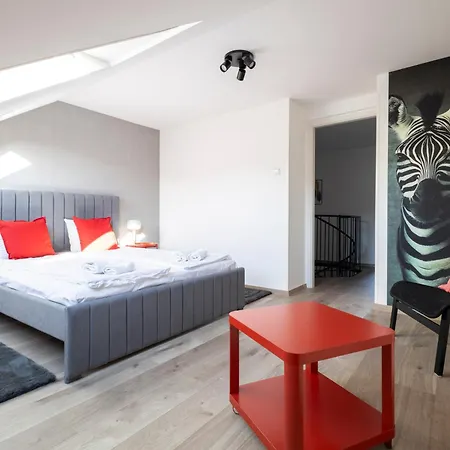 Naomi & Sophia * Budapešť